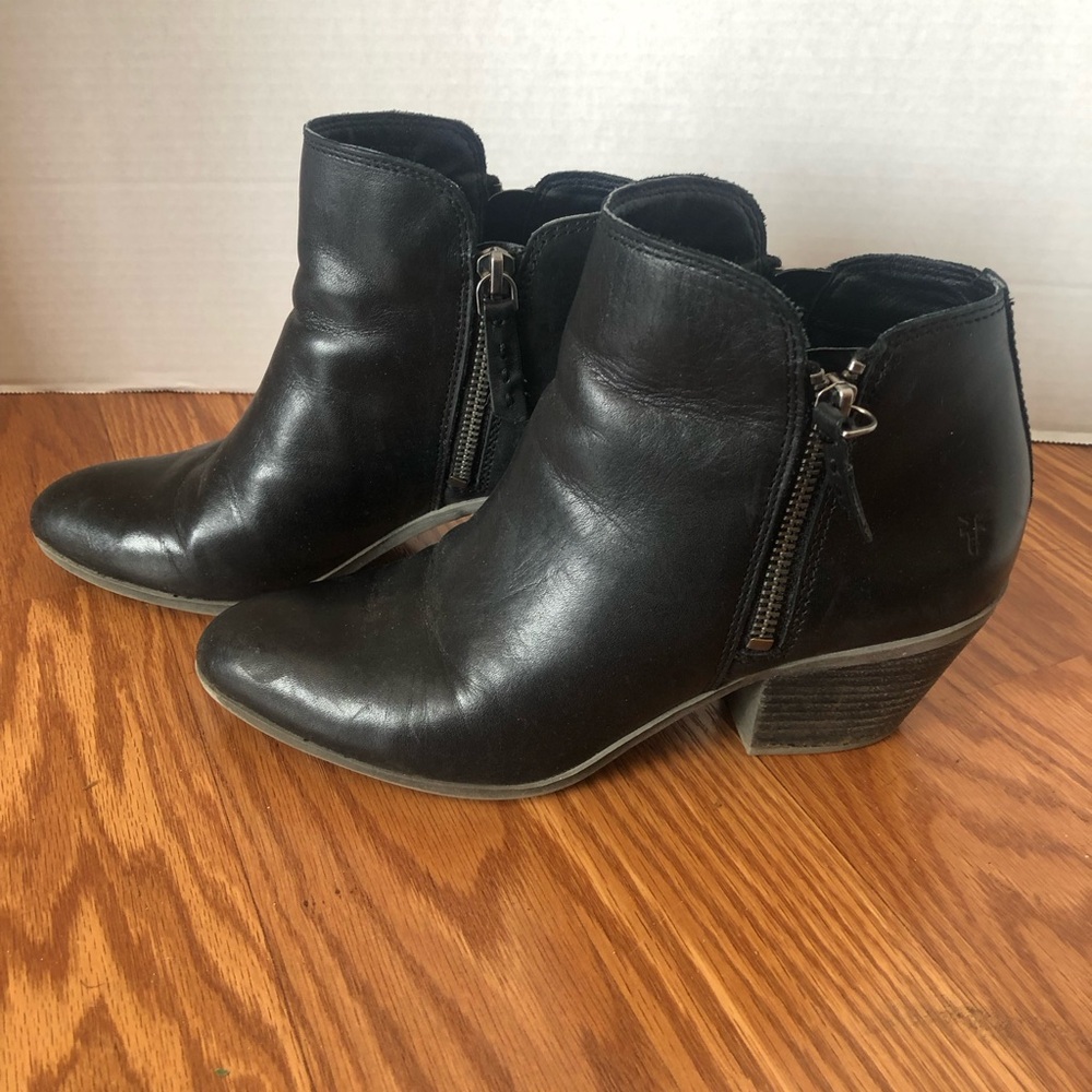 FRYE Judith Black Leather Ankle Booties Boots Double Side Zip Women's Size 7M